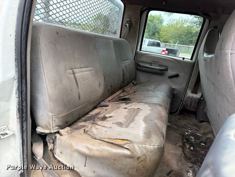 image for item FU4536 2001 Ford F250 Super Duty Crew Cab flatbed pickup truck