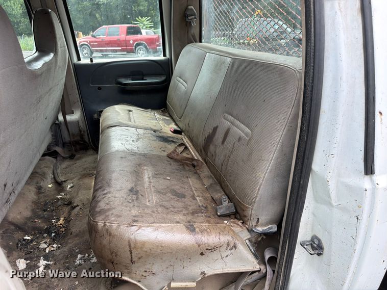 image for item FU4536 2001 Ford F250 Super Duty Crew Cab flatbed pickup truck