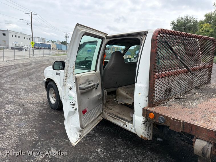 image for item FU4536 2001 Ford F250 Super Duty Crew Cab flatbed pickup truck