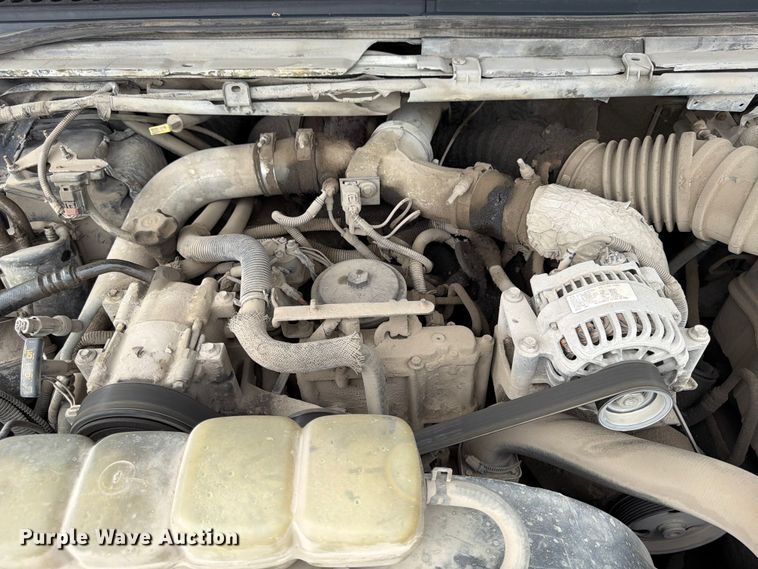 image for item FU4536 2001 Ford F250 Super Duty Crew Cab flatbed pickup truck