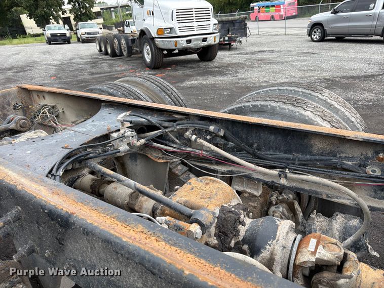 image for item FU4538 2002 Mack CV truck cab and chassis