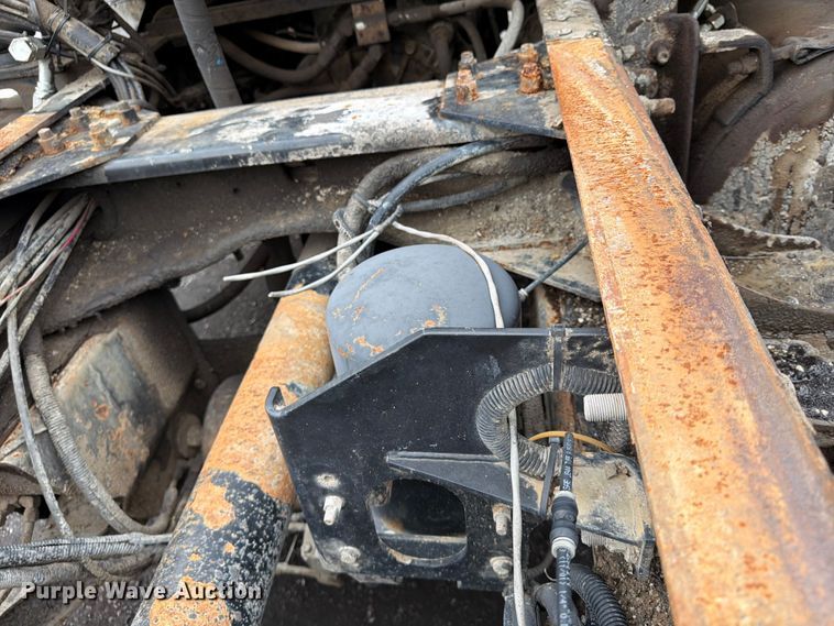 image for item FU4538 2002 Mack CV truck cab and chassis