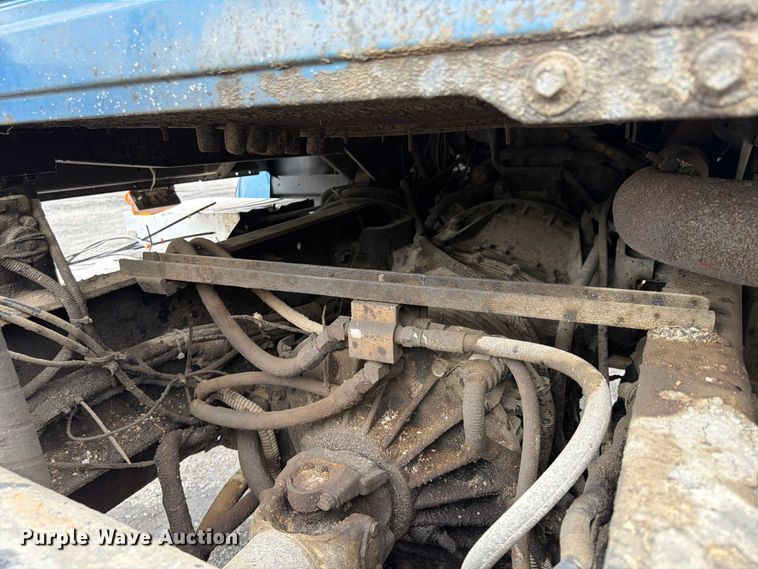 image for item FU4538 2002 Mack CV truck cab and chassis