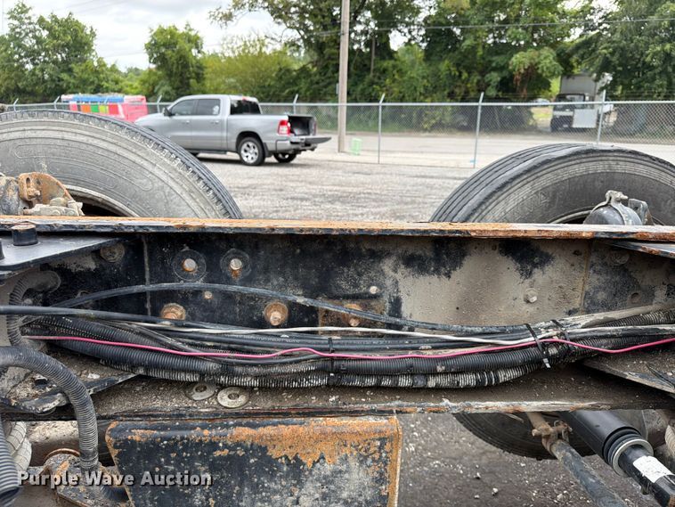 image for item FU4538 2002 Mack CV truck cab and chassis