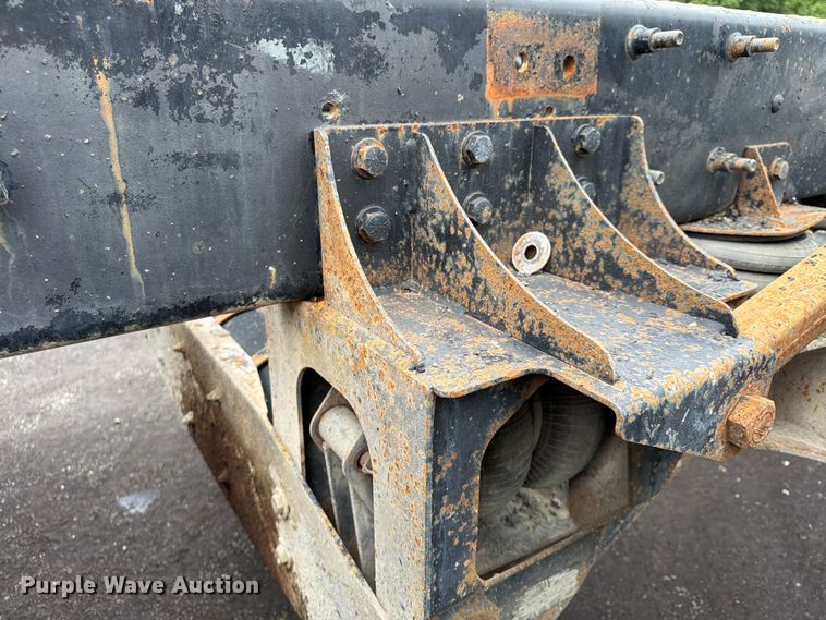 image for item FU4538 2002 Mack CV truck cab and chassis