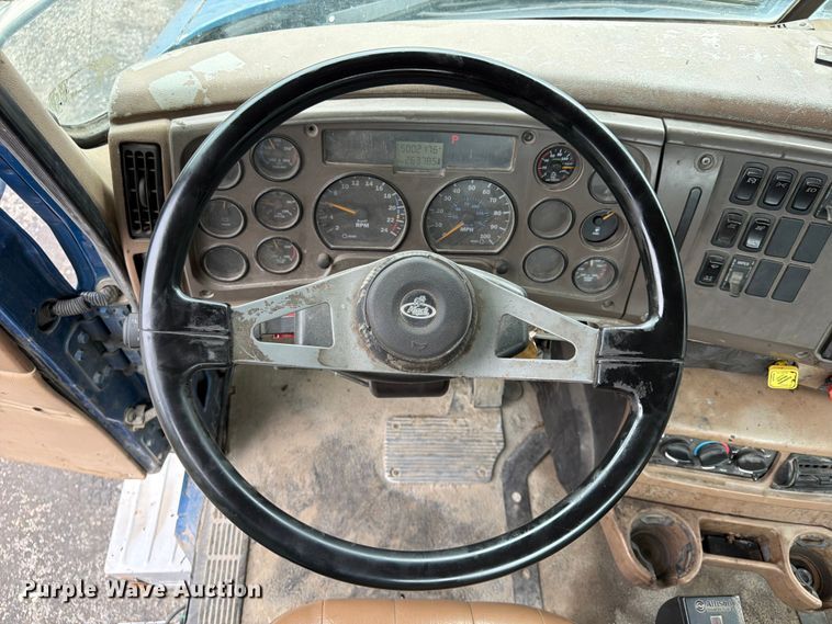 image for item FU4538 2002 Mack CV truck cab and chassis