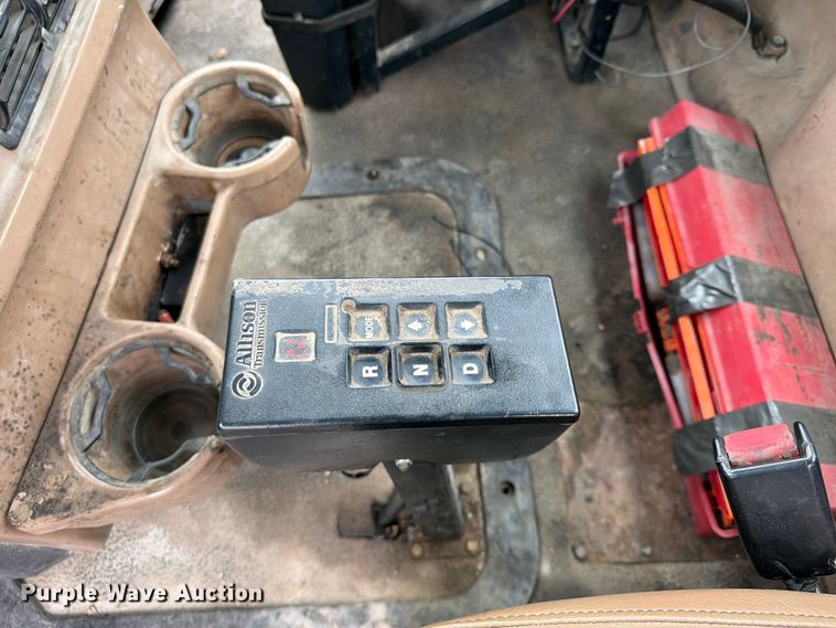 image for item FU4538 2002 Mack CV truck cab and chassis