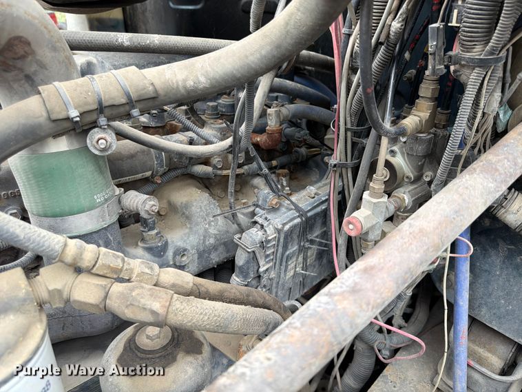 image for item FU4538 2002 Mack CV truck cab and chassis