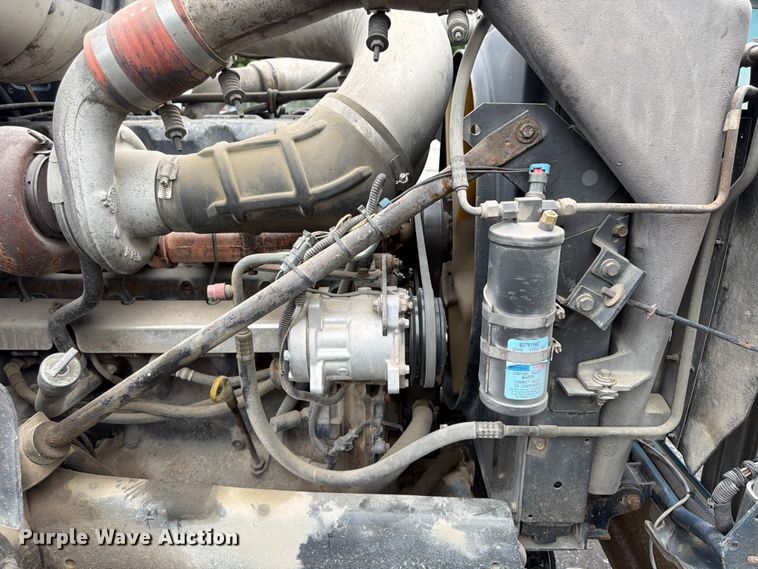 image for item FU4538 2002 Mack CV truck cab and chassis