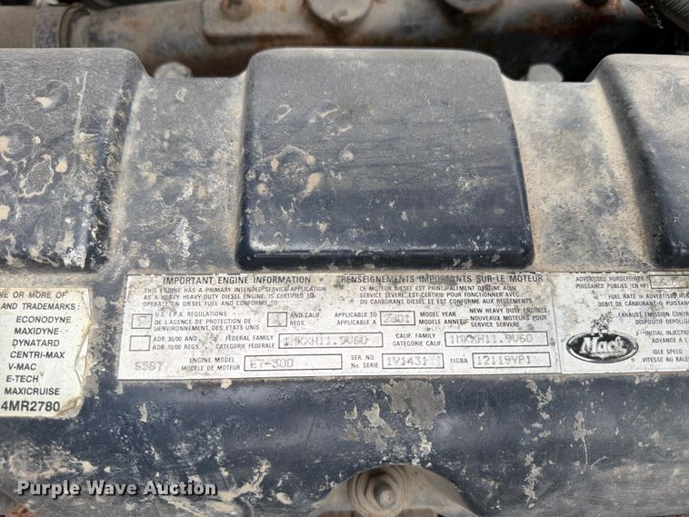 image for item FU4538 2002 Mack CV truck cab and chassis