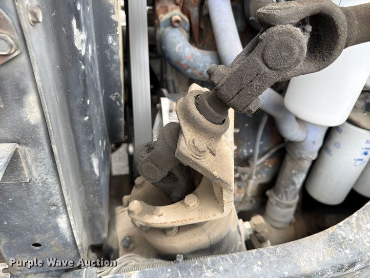 image for item FU4538 2002 Mack CV truck cab and chassis