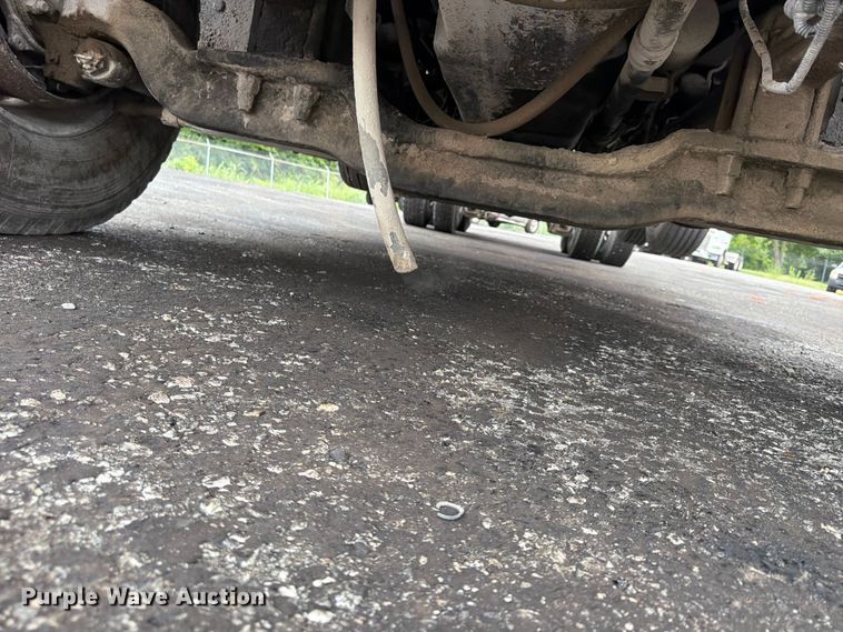 image for item FU4538 2002 Mack CV truck cab and chassis