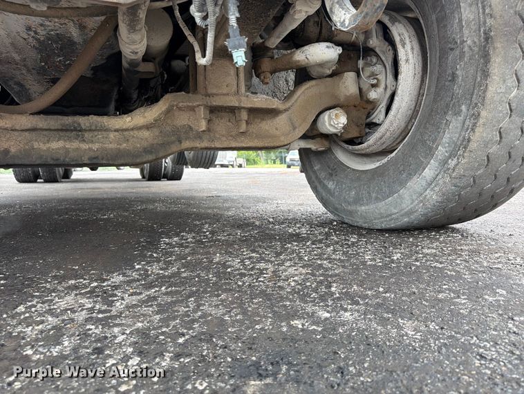 image for item FU4538 2002 Mack CV truck cab and chassis
