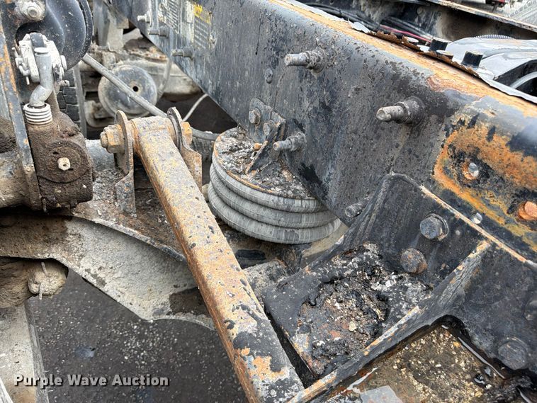 image for item FU4538 2002 Mack CV truck cab and chassis