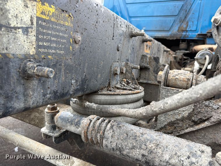 image for item FU4538 2002 Mack CV truck cab and chassis