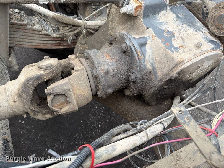 image for item FU4538 2002 Mack CV truck cab and chassis