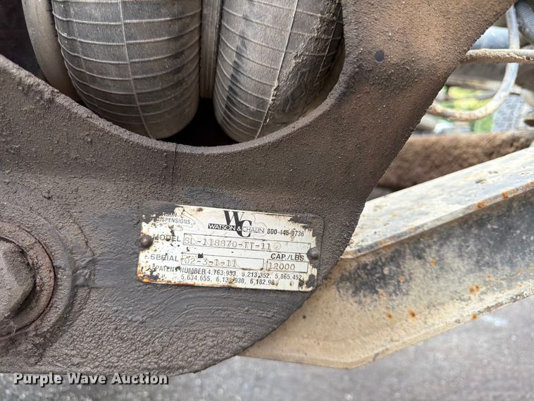 image for item FU4538 2002 Mack CV truck cab and chassis