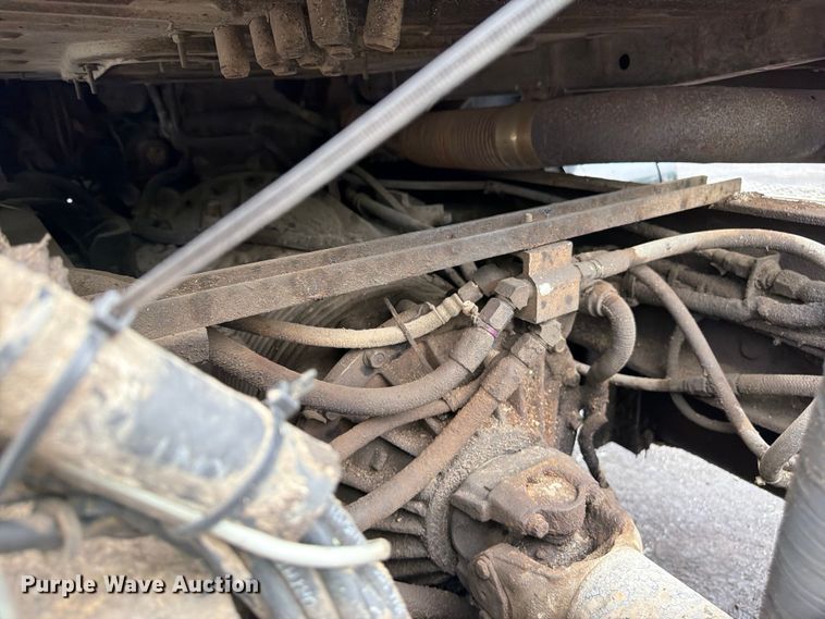 image for item FU4538 2002 Mack CV truck cab and chassis