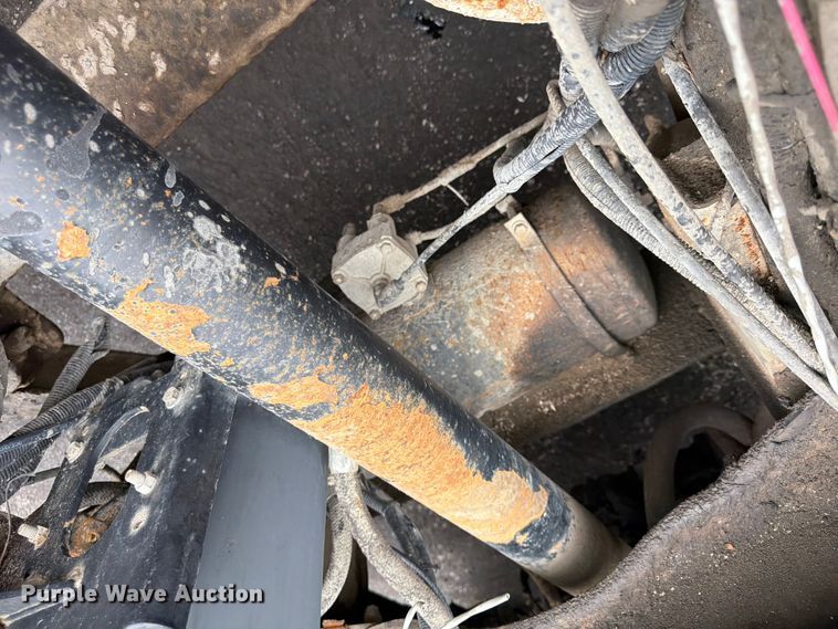image for item FU4538 2002 Mack CV truck cab and chassis