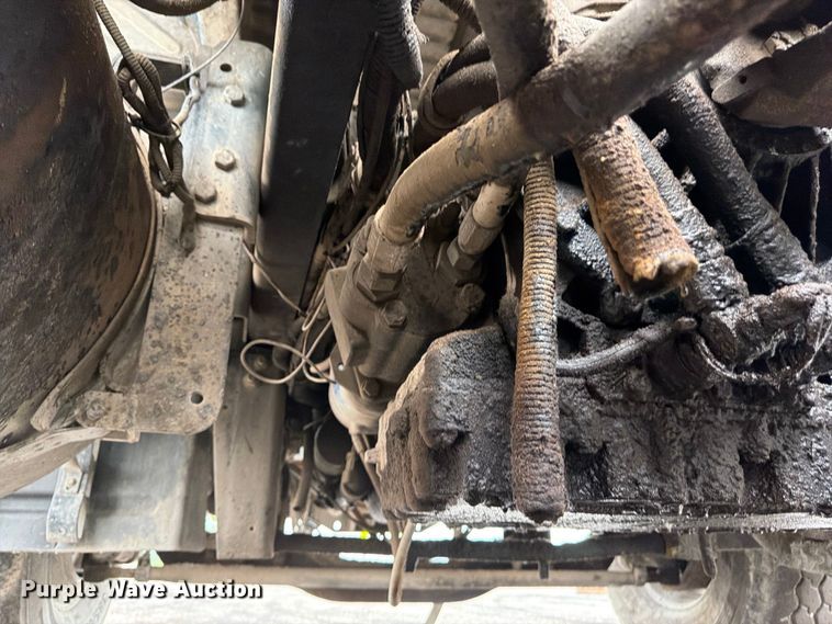 image for item FU4538 2002 Mack CV truck cab and chassis