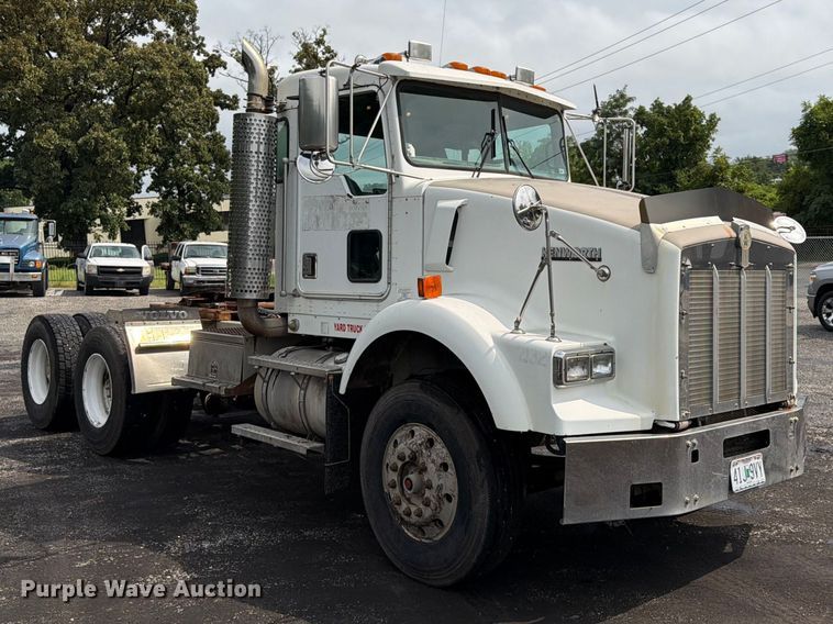 image for item FU4539 1997 Kenworth T800 semi truck