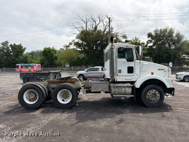 image for item FU4539 1997 Kenworth T800 semi truck