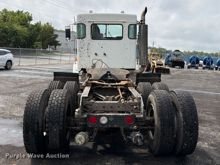 image for item FU4539 1997 Kenworth T800 semi truck