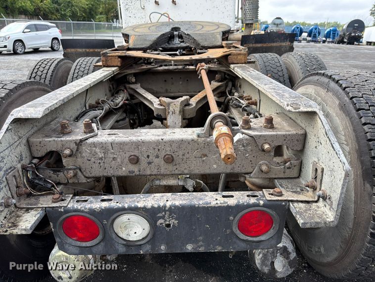 image for item FU4539 1997 Kenworth T800 semi truck