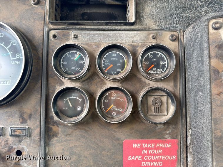 image for item FU4539 1997 Kenworth T800 semi truck