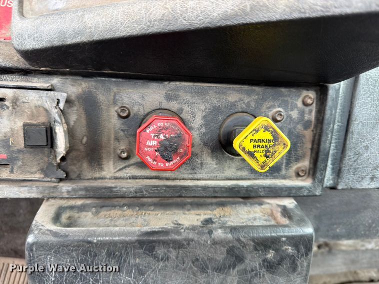 image for item FU4539 1997 Kenworth T800 semi truck