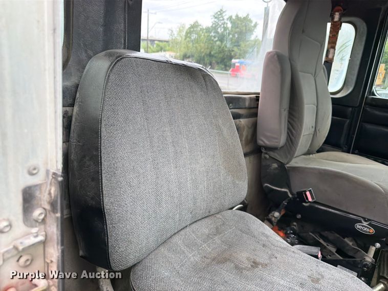 image for item FU4539 1997 Kenworth T800 semi truck