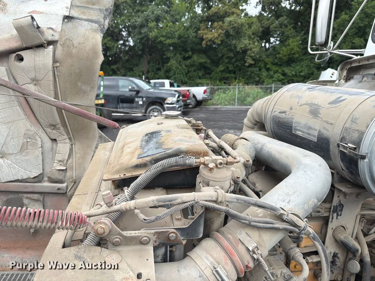 image for item FU4539 1997 Kenworth T800 semi truck
