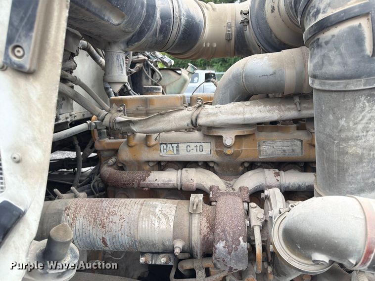 image for item FU4539 1997 Kenworth T800 semi truck