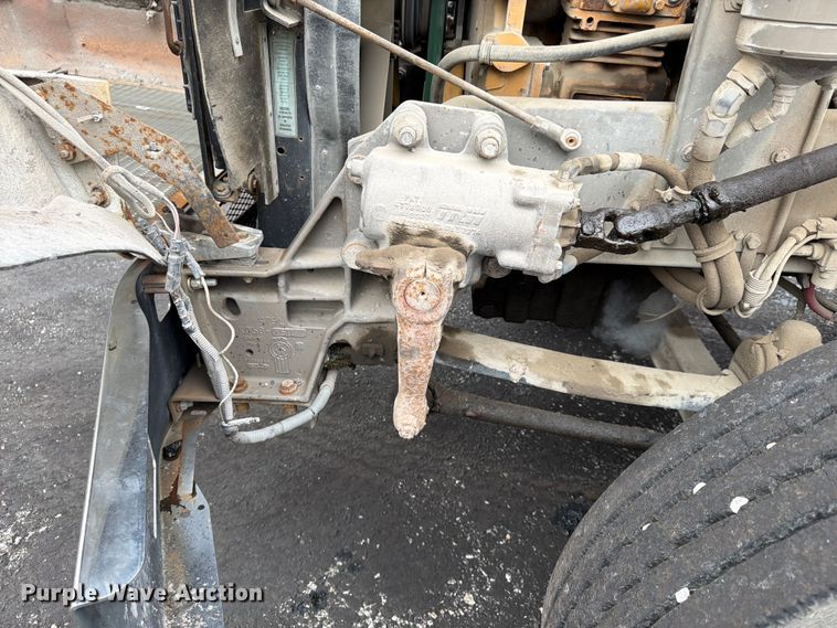 image for item FU4539 1997 Kenworth T800 semi truck