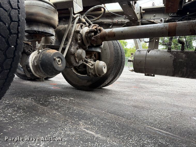 image for item FU4539 1997 Kenworth T800 semi truck