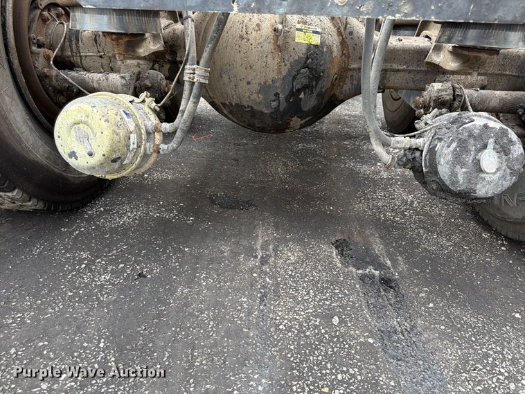 image for item FU4539 1997 Kenworth T800 semi truck