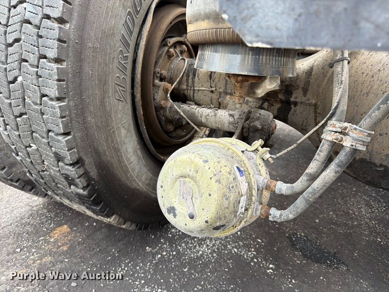 image for item FU4539 1997 Kenworth T800 semi truck