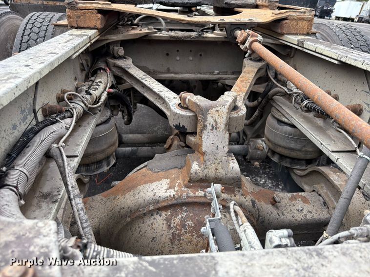 image for item FU4539 1997 Kenworth T800 semi truck