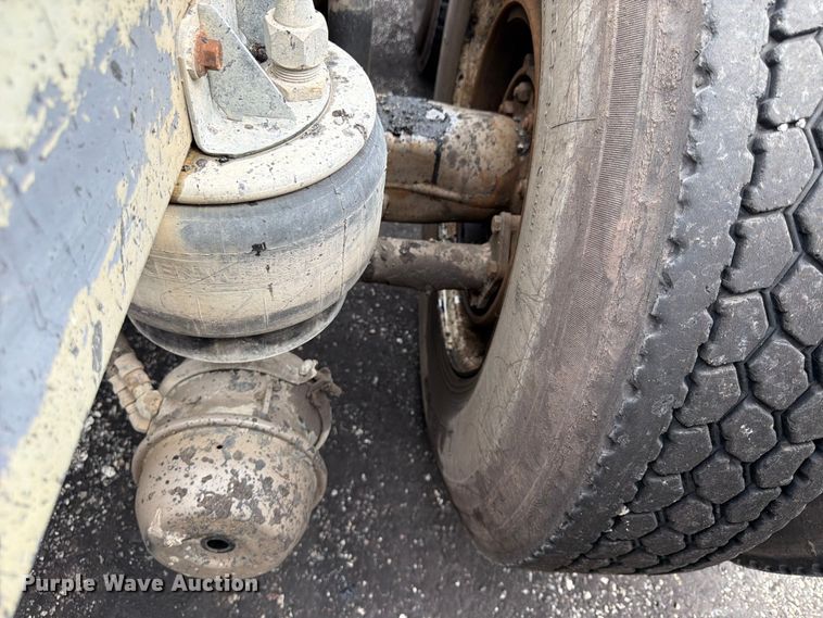 image for item FU4539 1997 Kenworth T800 semi truck