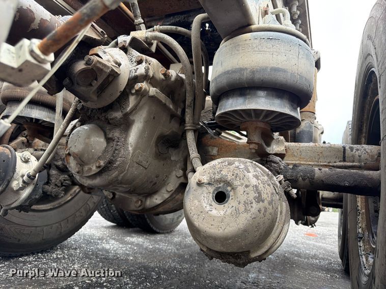 image for item FU4539 1997 Kenworth T800 semi truck