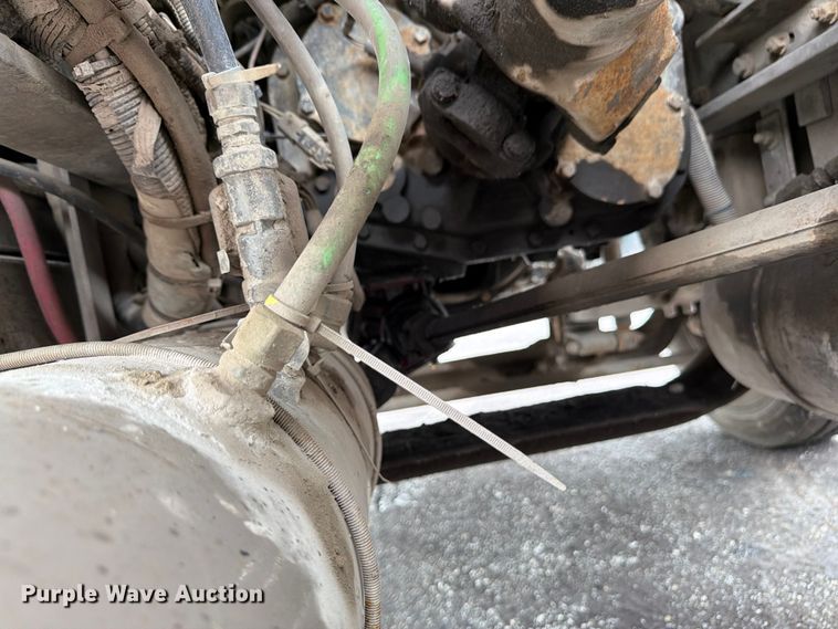 image for item FU4539 1997 Kenworth T800 semi truck