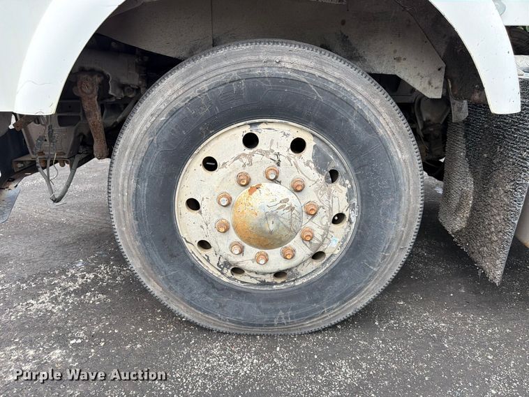 image for item FU4539 1997 Kenworth T800 semi truck