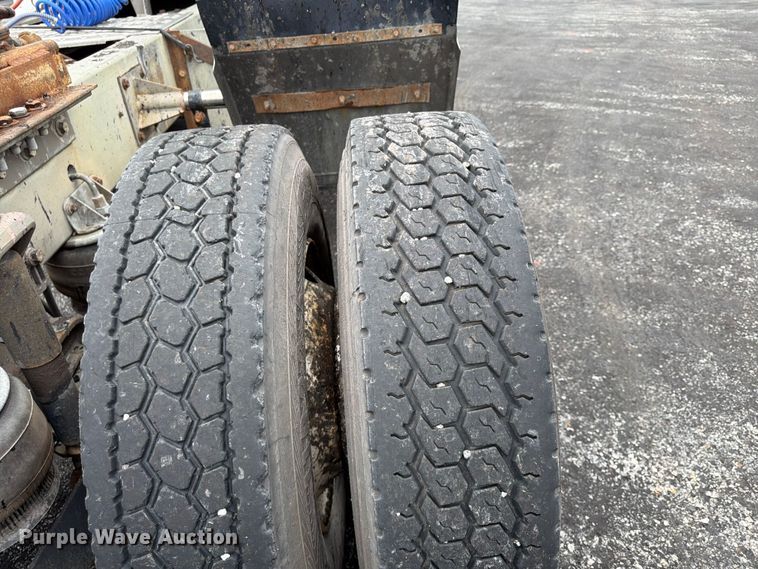 image for item FU4539 1997 Kenworth T800 semi truck