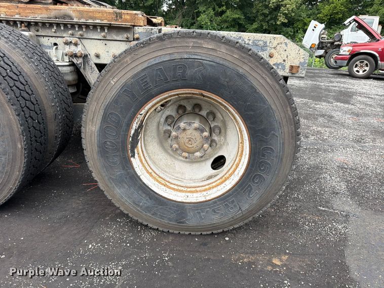 image for item FU4539 1997 Kenworth T800 semi truck
