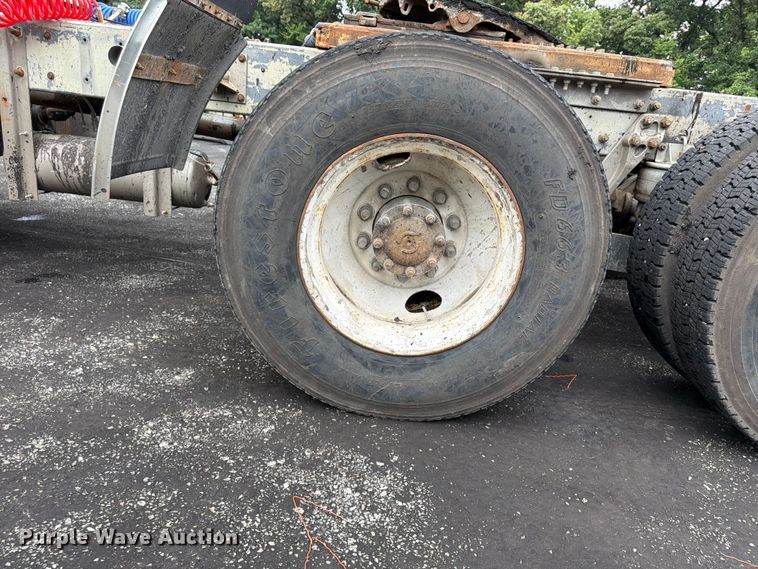 image for item FU4539 1997 Kenworth T800 semi truck