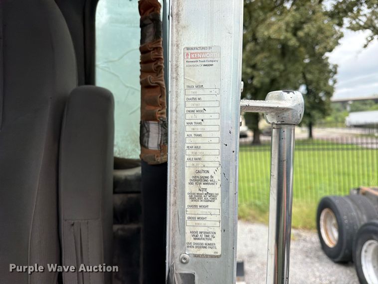 image for item FU4539 1997 Kenworth T800 semi truck