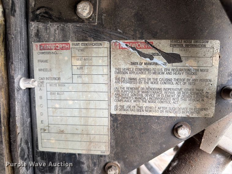 image for item FU4539 1997 Kenworth T800 semi truck