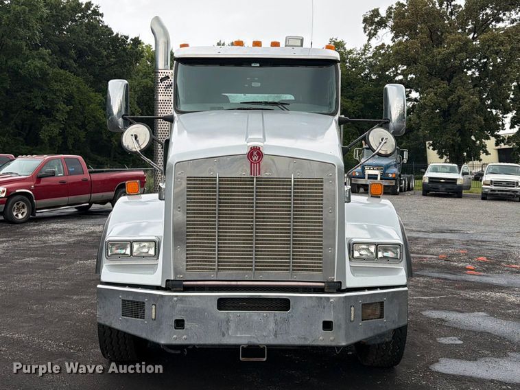 image for item FU4540 2010 Kenworth T800 truck cab and chassis