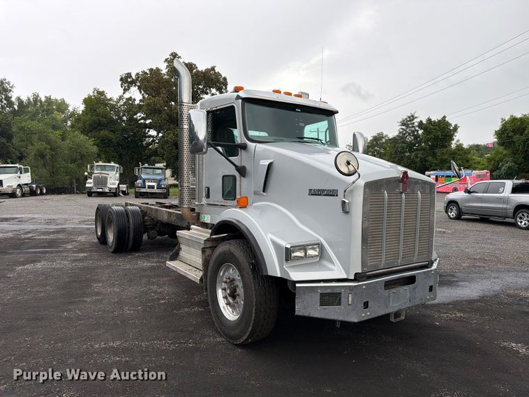 image for item FU4540 2010 Kenworth T800 truck cab and chassis