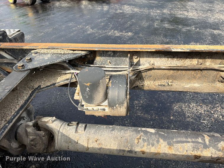 image for item FU4540 2010 Kenworth T800 truck cab and chassis